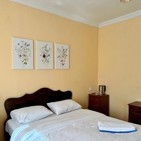 Old Clty Hotel Батуми Экстерьер фото