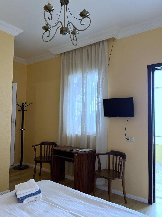 Old Clty Hotel Батуми Экстерьер фото