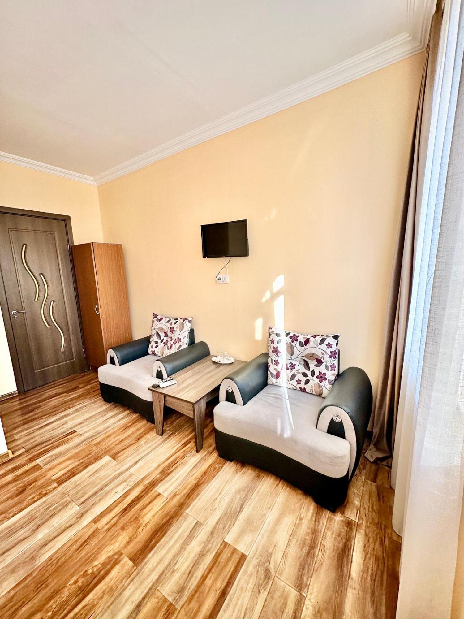 Old Clty Hotel Батуми Экстерьер фото