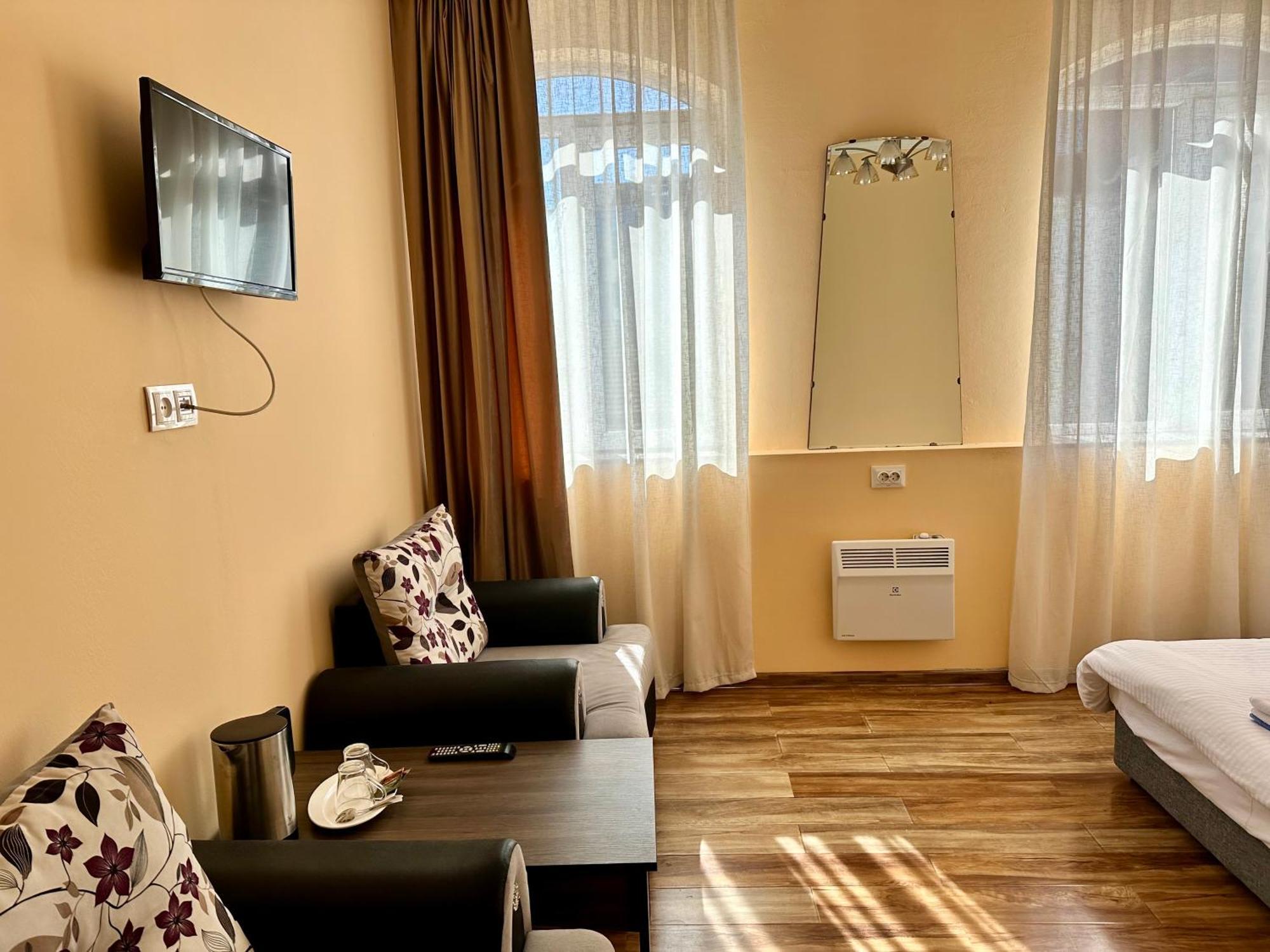 Old Clty Hotel Батуми Экстерьер фото