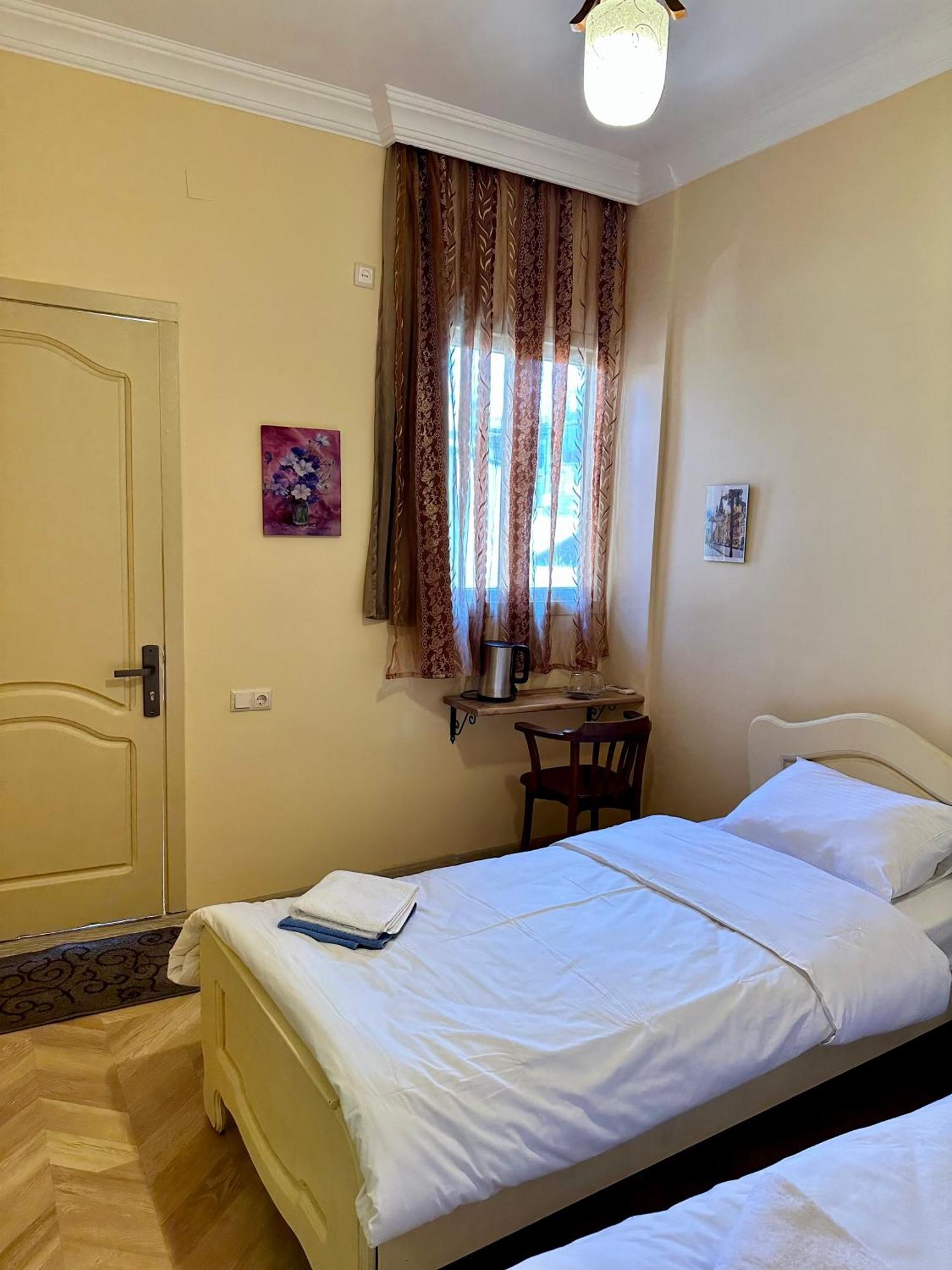 Old Clty Hotel Батуми Экстерьер фото