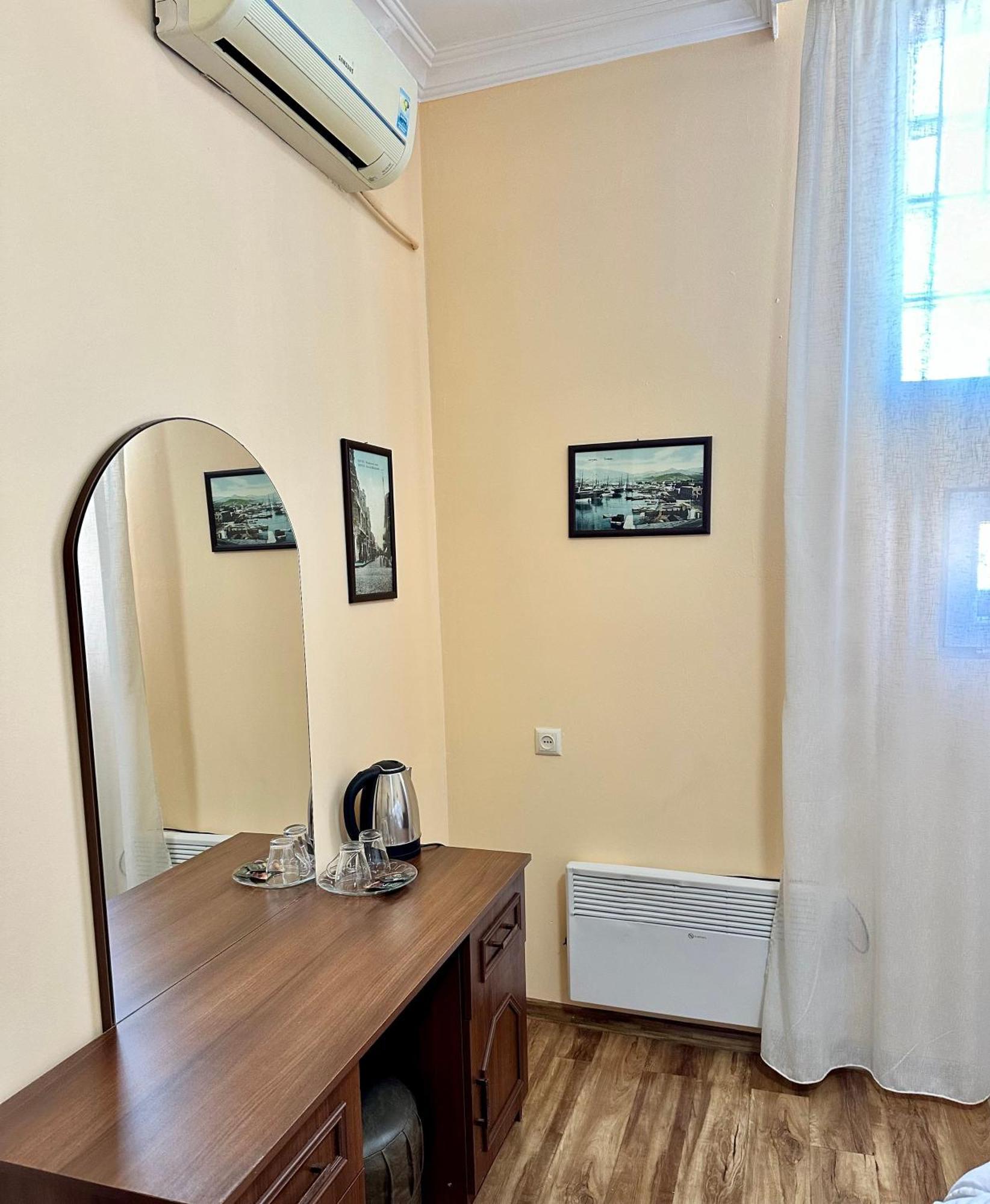 Old Clty Hotel Батуми Экстерьер фото