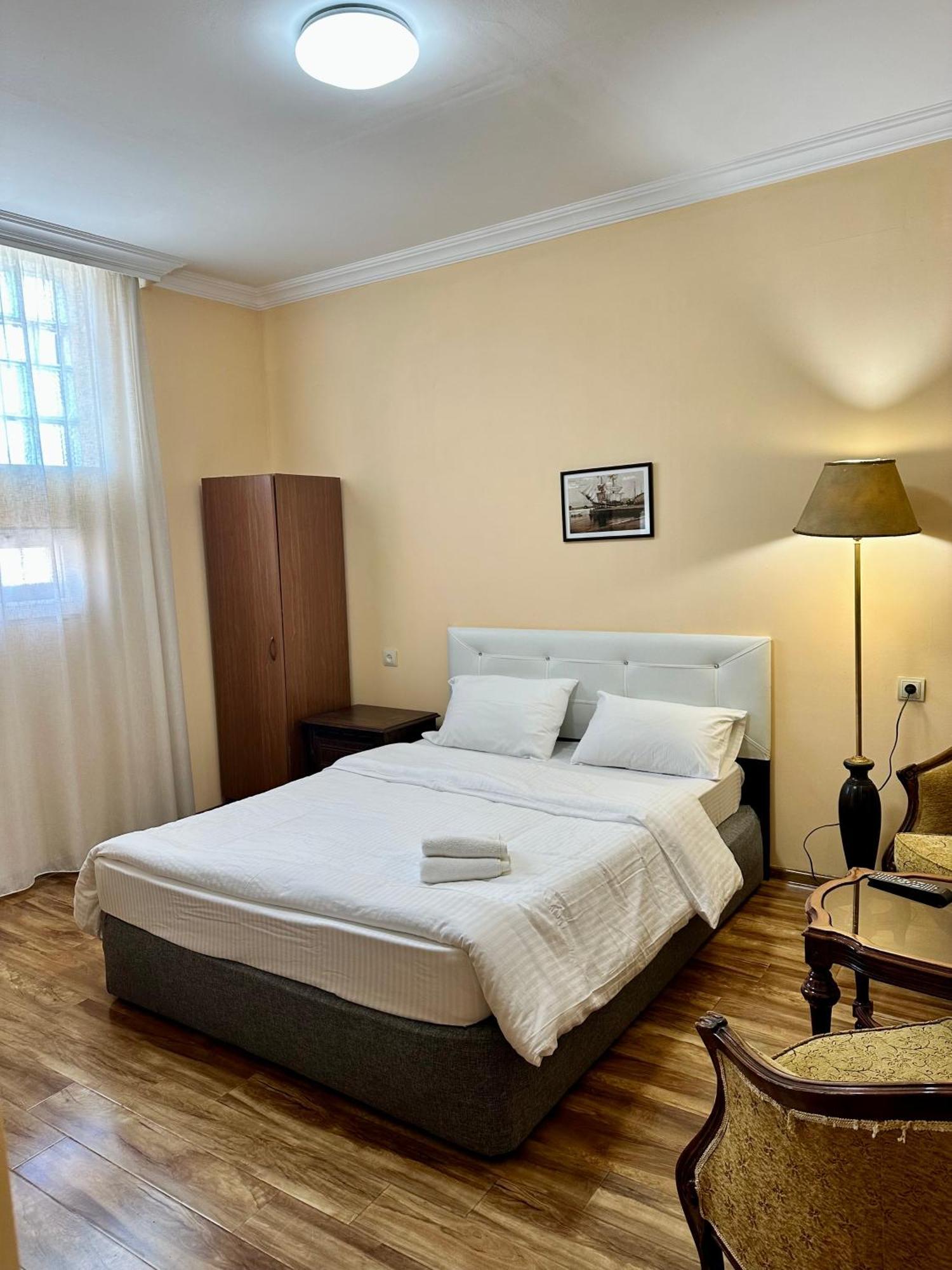 Old Clty Hotel Батуми Экстерьер фото